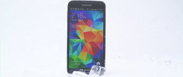 Samsung Galaxy S5 przyjmuje wyzwanie ALS Ice Bucket nominując iPhone’a 5S