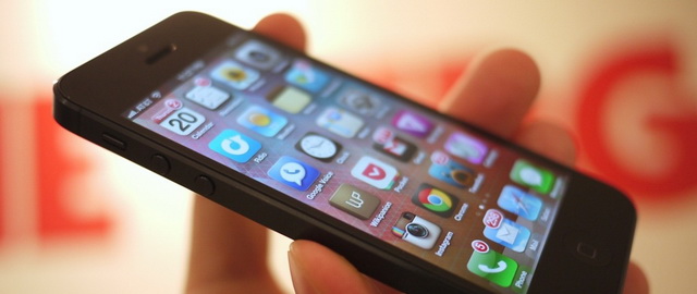 Apple rozpoczyna program wymiany baterii w iPhone’ie 5