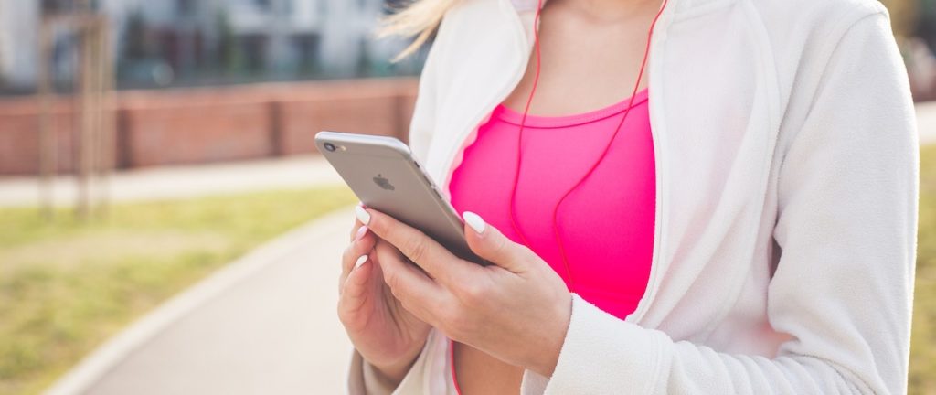 Coraz więcej Polaków wybiera smartfony Apple. Czy wreszcie cena przestała mieć dla nas znaczenie?