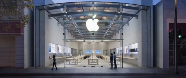 Nakaz aresztowania dla 17 osób zamieszanych w napady na sklepy Apple Store