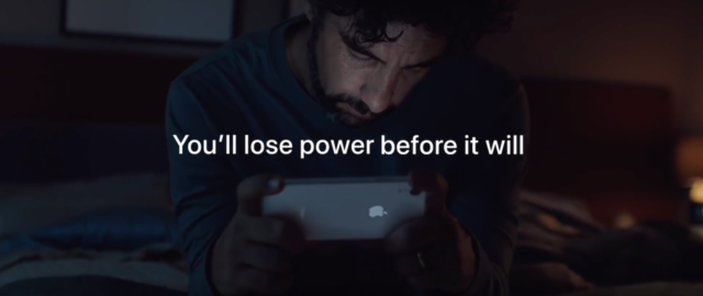 Apple promuje żywotność baterii w telefonie iPhone XR