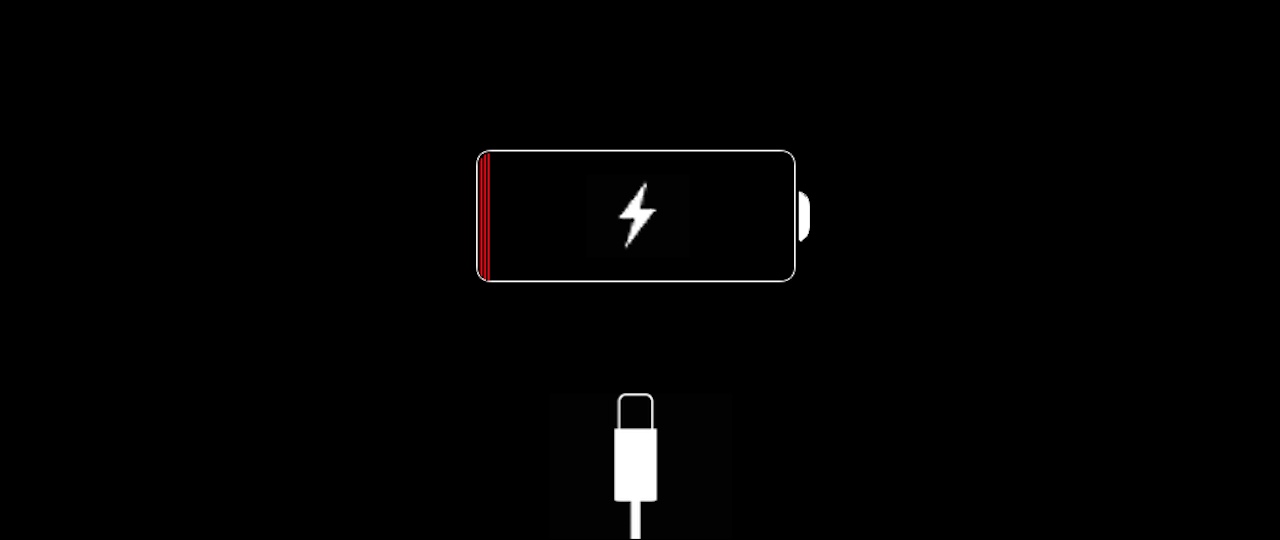 Мало заряда. Мало зарядки. Индикатор зарядки на айфоне. Севшая зарядка на айфон. Разряженная батарея iphone.