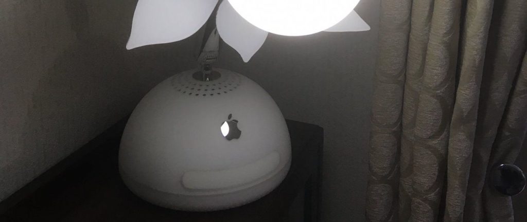 iMac G4 przekształcony w lampę biurkową