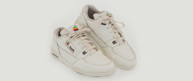 Rzadkie trampki Apple sprzedane na aukcji za ponad 16 000 dolarów