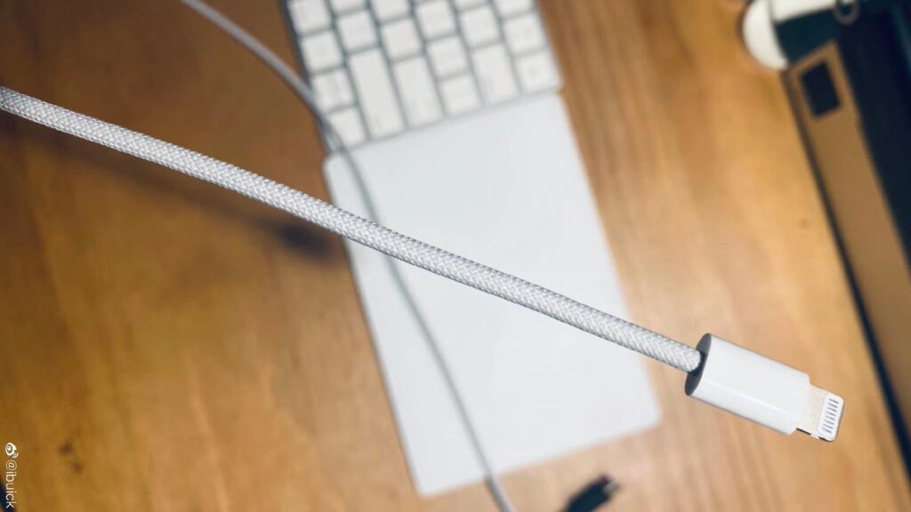 Nowe zdjęcia plecionego kabla Lightning na USB-C do iPhone’a 12