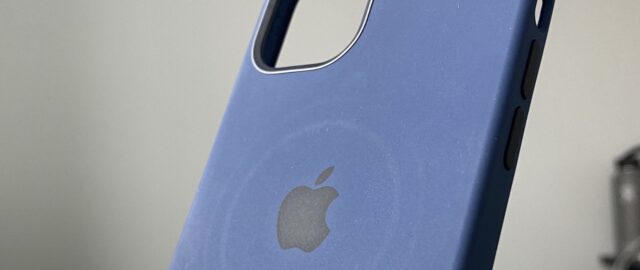 Apple ostrzega, że ładowarka MagSafe może zostawiać okrągłe ślady na skórzanych etui