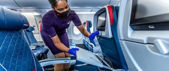 Linie lotnicze Delta przekażą iPhone’a 12 ponad 19 000 stewardesom