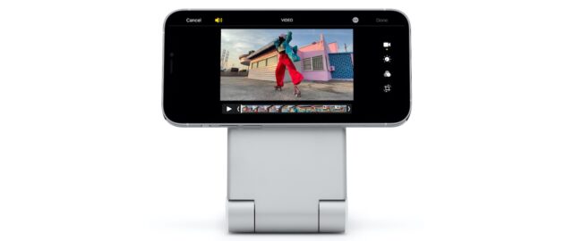 Apple sprzedaje składaną podstawkę OtterBox do ładowarki MagSafe