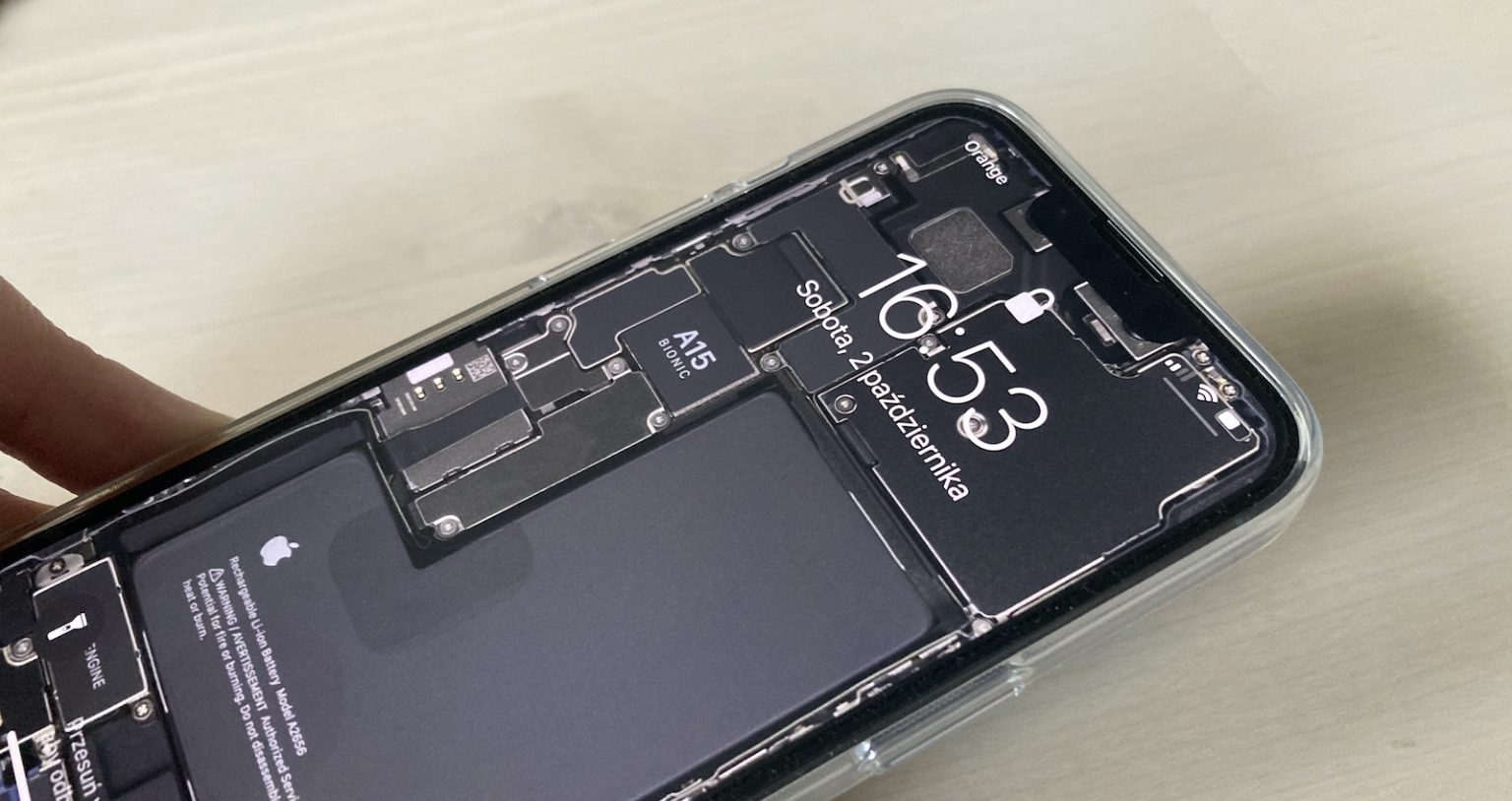 tapeta-iFixit-iPhone-13-pro