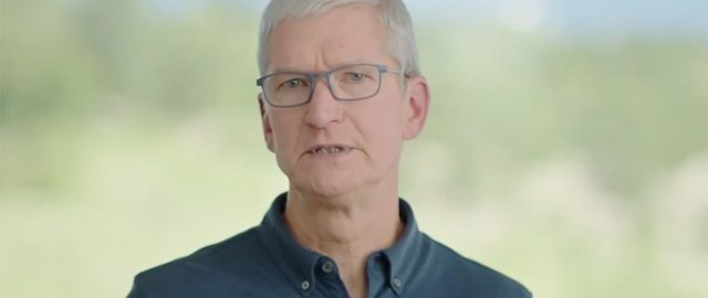 Tim Cook sprzedał ponad 500 000 akcji Apple i nieźle na tym zarobił