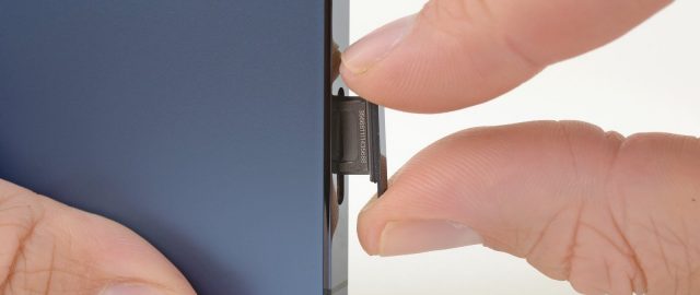 Apple rozważał usunięcie gniazda SIM z niektórych modeli iPhone’a 14
