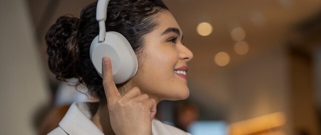 Sony przedstawia przeprojektowane słuchawki WH-1000XM5 z ulepszoną redukcją szumów