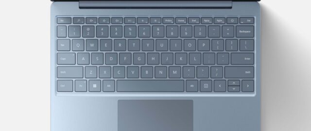 Microsoft w oczekiwaniu na nowego MacBooka Air aktualizuje swój tani laptop Surface