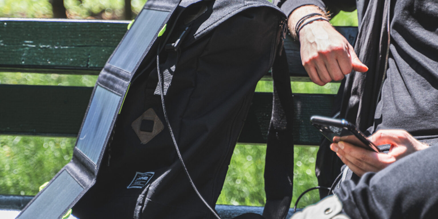 ladowarka-solarna-green-cell-gc-solarcharge-o-mocy-21w-z-funkcja-power-banka-10000mah-usb-c-18w-pd-usb-a-qc