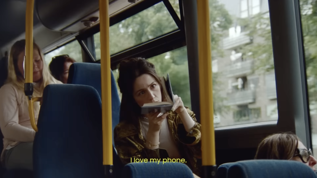 reklama-ZFlip4-samsung