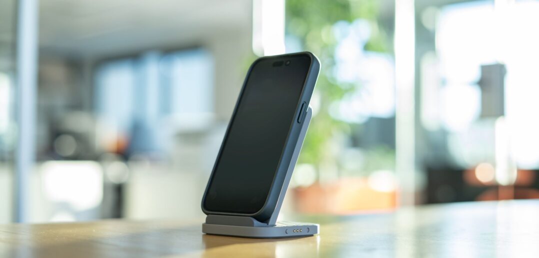 Xtorm Wireless Charging Stand Solo_4