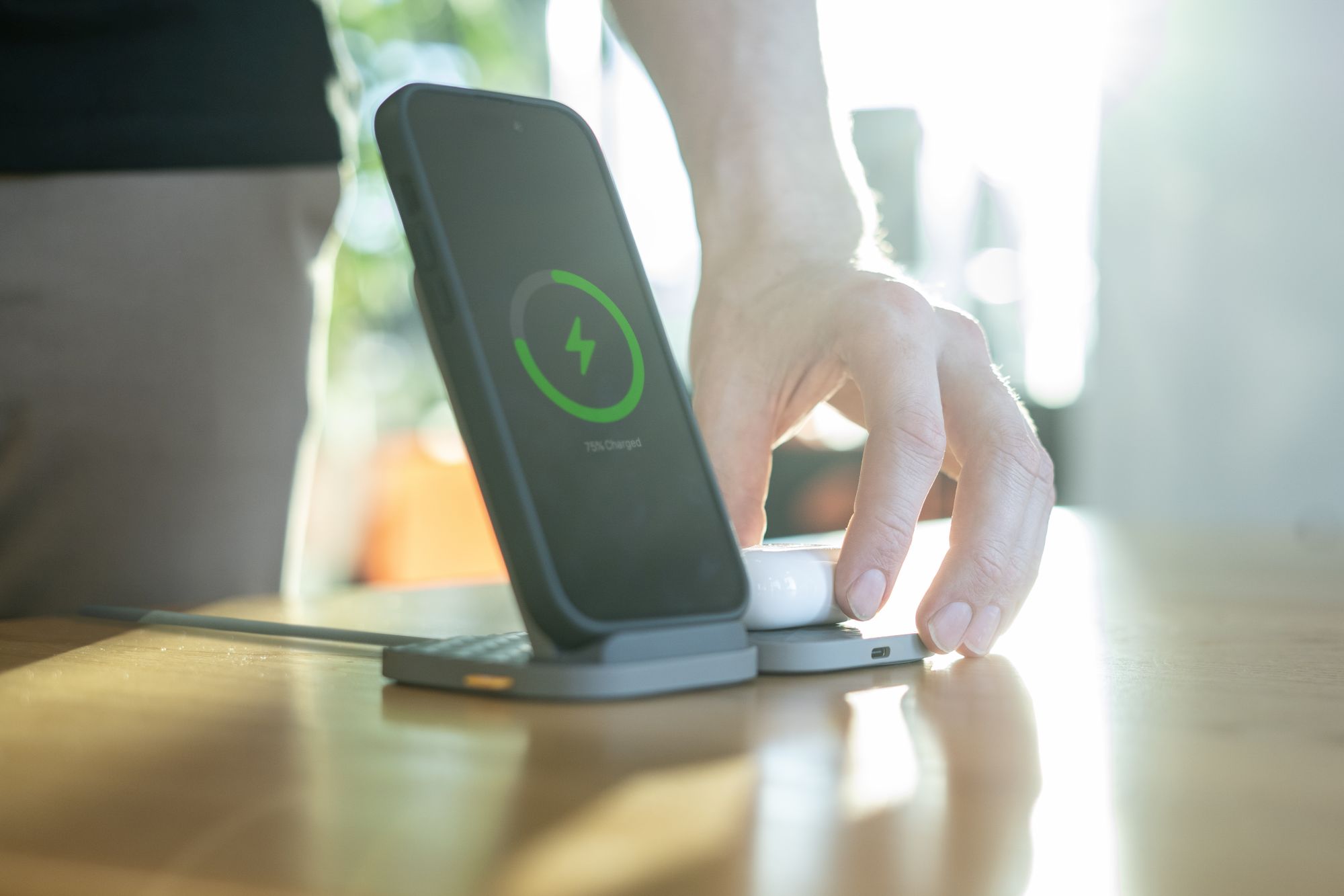 Xtorm Wireless Charging Stand Solo_5