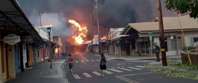 Połączenia satelitarne SOS uratowały rodzinę z pożaru na Hawajach