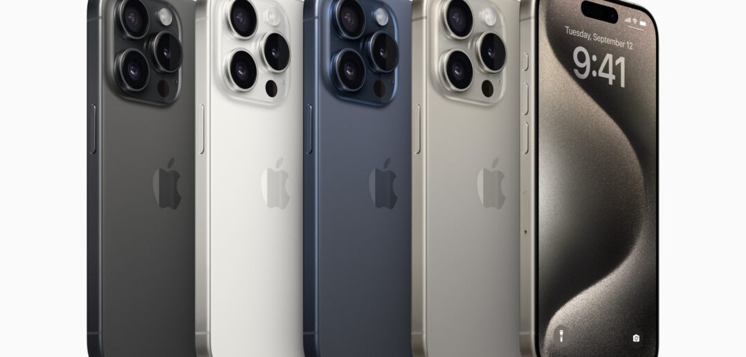 Apple-iPhone-15-Pro-lineup-color-lineup-geo-230912_big.jpg.large_2x