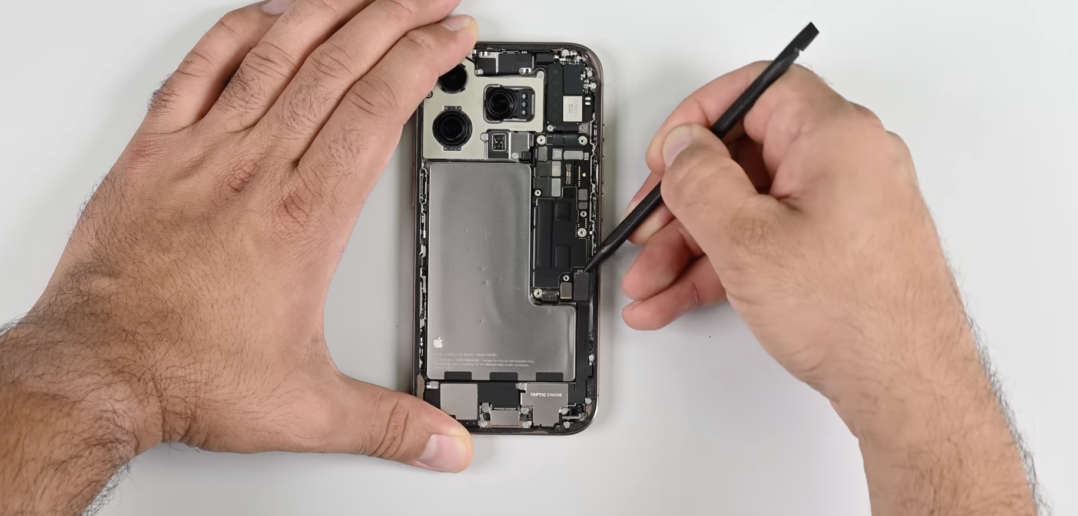 demontaz-iphone-16Pro-iFixit