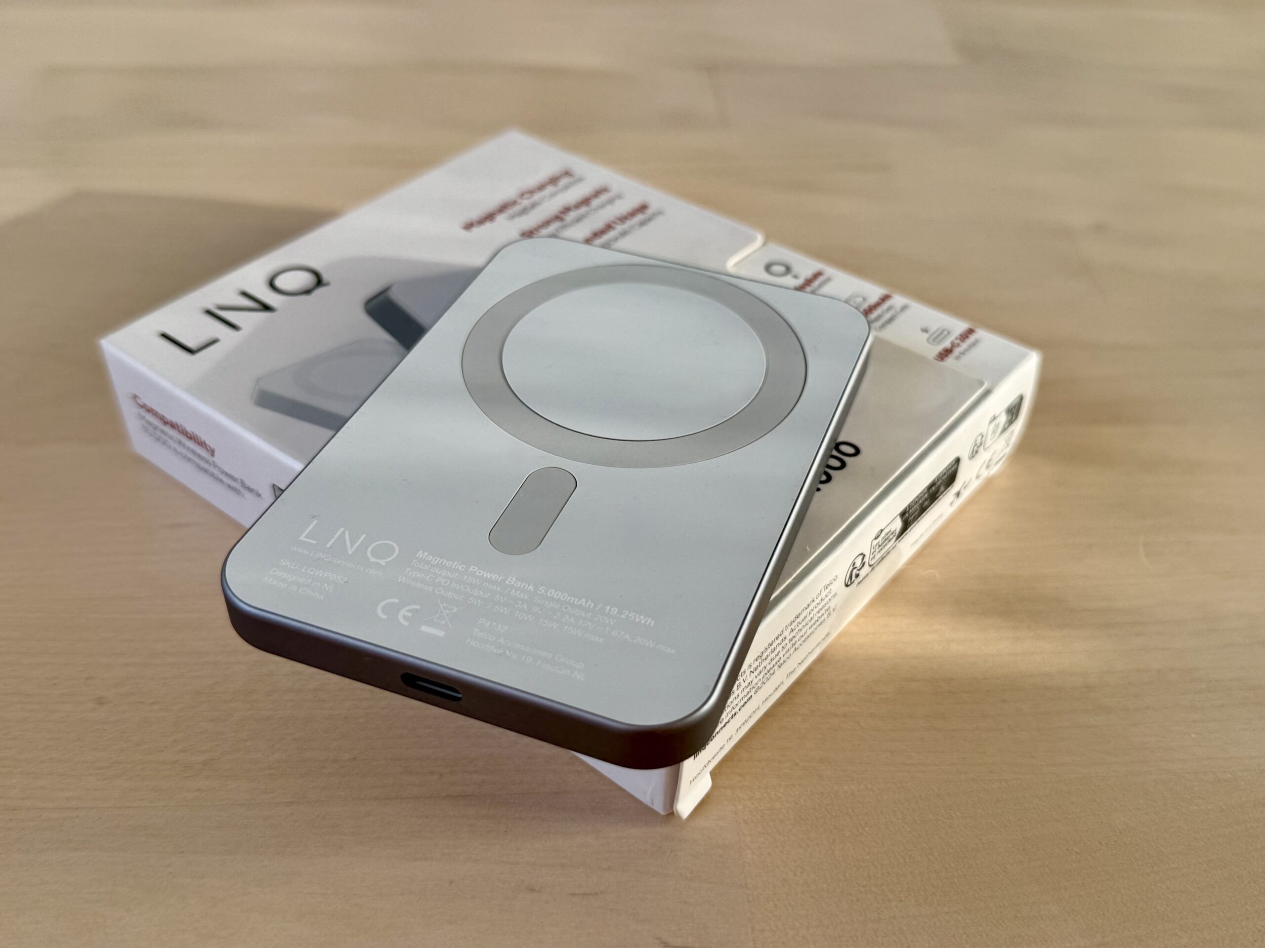 LINQ-powerbank-MagSafe1