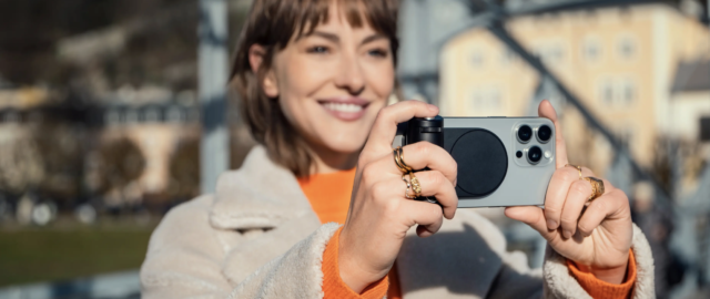 Leica LUX Grip – nowe akcesorium dla fotografów mobilnych