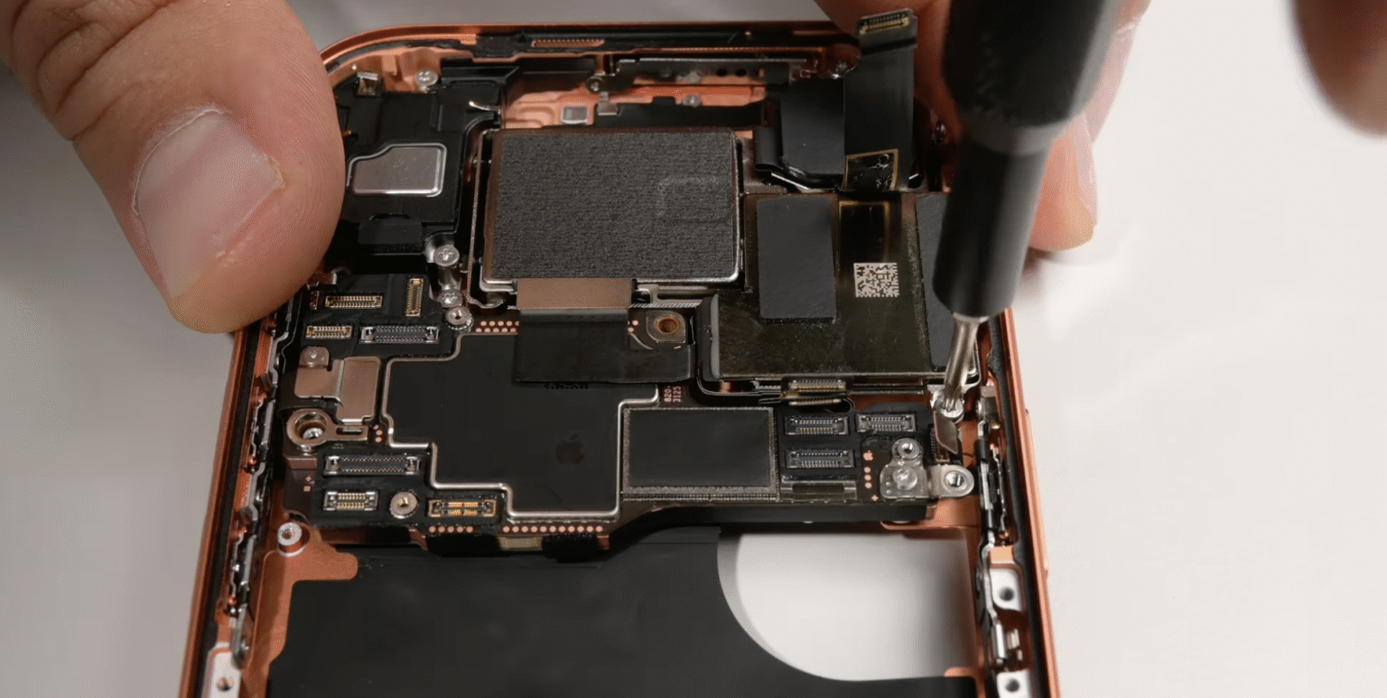 rozbiorka-iphone-17-pro