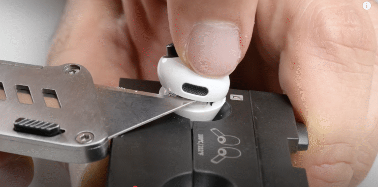 Słuchawki AirPods Pro 3 praktycznie nie do naprawy rozebrane-AirPods-Pro-3