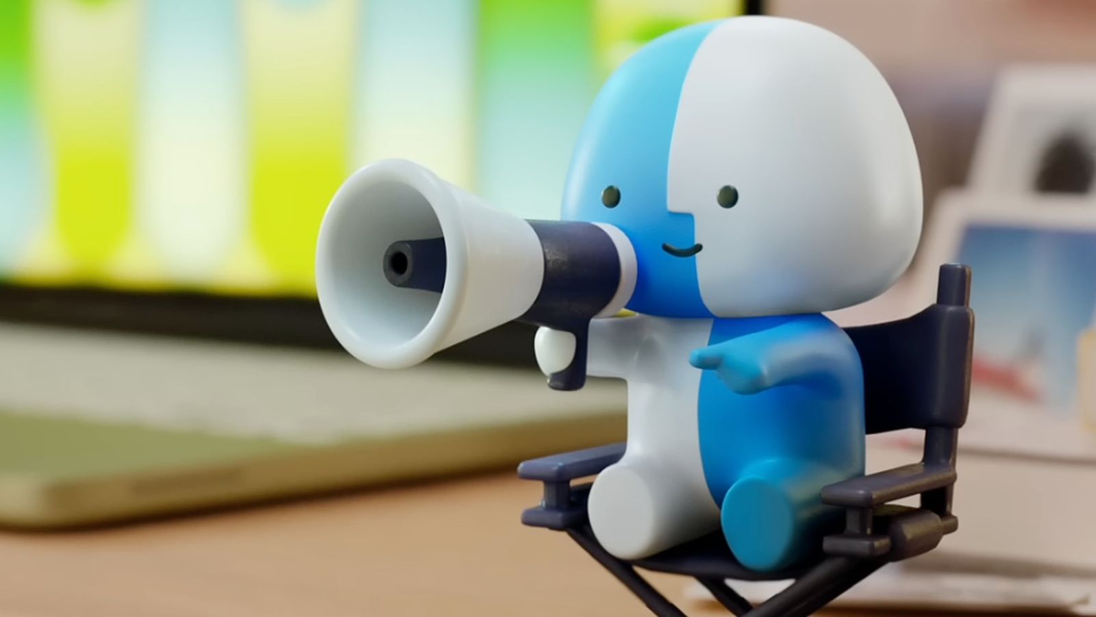 Postać Little Finder Guy w kolejnych filmach Apple na TikTok i YouTubie