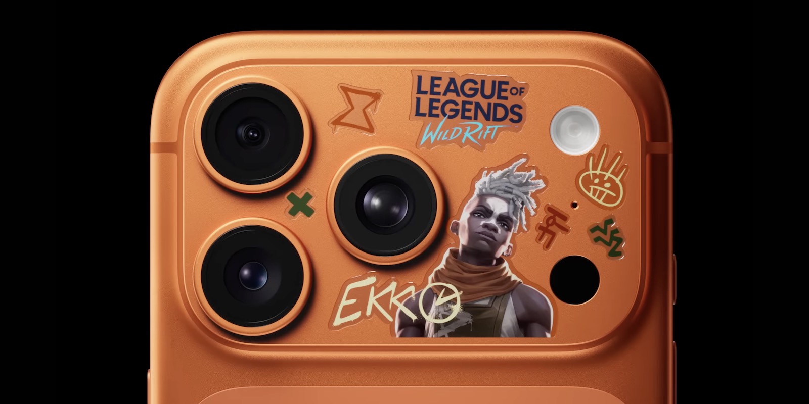 Apple odmienia iPhone’a 17 Pro naklejkami w nowej reklamie