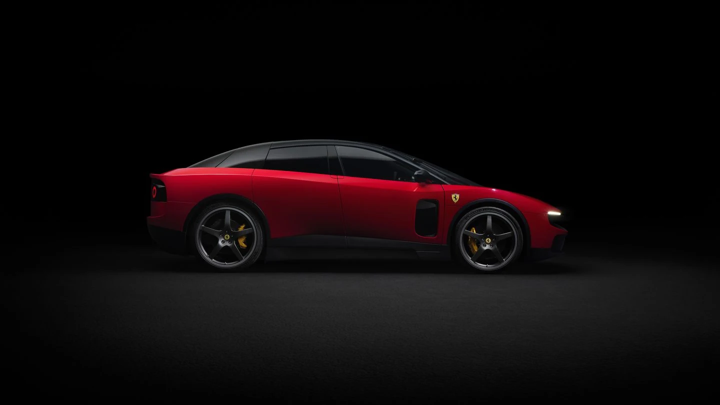 Ferrari prezentuje swój pierwszy model elektryczny, którego współautorem jest Jony Ive